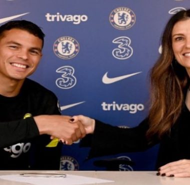 Thiago Silva signs one-year contract extension with Chelsea