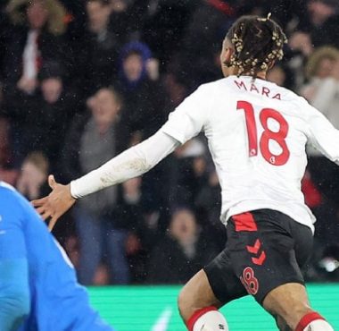 Southampton stun Manchester City to reach semi-finals
