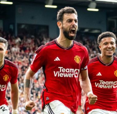 Manchester United storm back to beat 10-man Forest with Fernandes spot-on