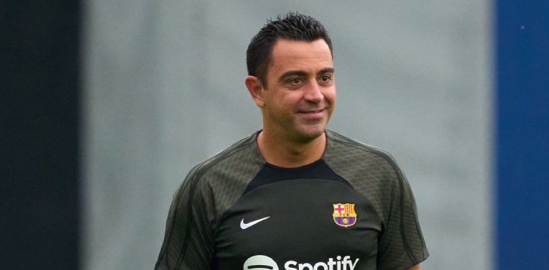 Xavi agrees new three-year Barcelona contract