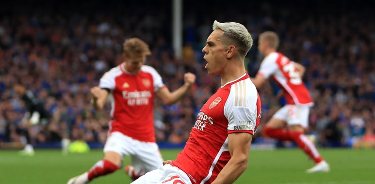 Leandro Trossard fires unconvincing Arsenal to rare away victory