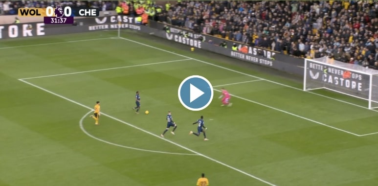 Video: Raheem Sterling has TWO players next to him but DOESN'T PASS THE BALL