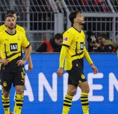 Dortmund's Hummels Sent Off in 3-2 Defeat to Leipzig