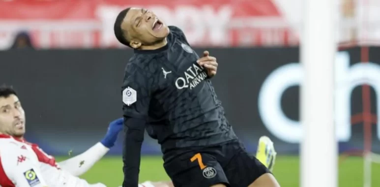 Mbappe's Shocking Half-Time Departure Rocks PSG Fans