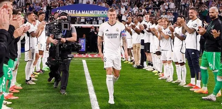 Toni Kroos Bids an Emotional Farewell to Santiago Bernabeu