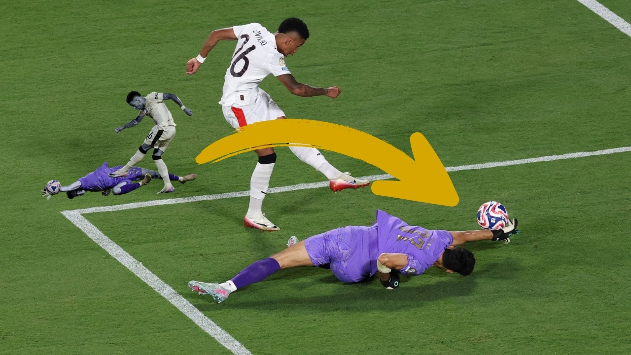 World-class save by Yassine Bounou against Manchester City